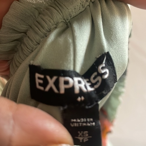 Womens EXPRESS XS stretchy  Long flowy tier floral maxi Perfect for fall - Picture 9 of 9